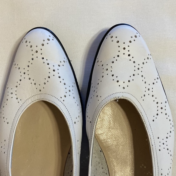 Salvatore Ferragamo white shoes. Made in Italy. - Picture 9 of 12